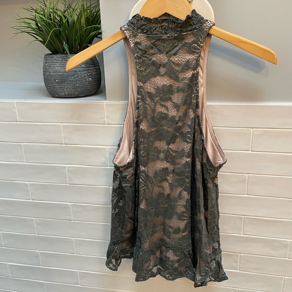 EXPRESS Floral lace tank Mock Neck Flora - Picture 3 of 12